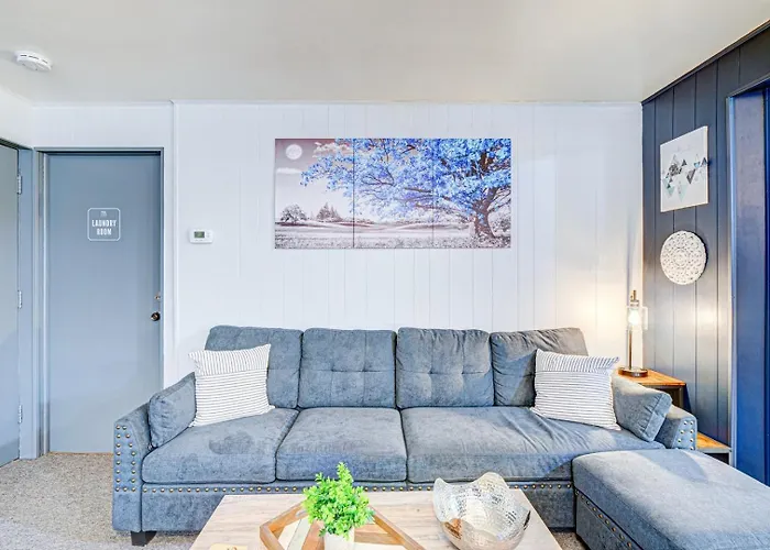 King Bed | 60" Hdtv | Safe | Close To Metra * Elmwood Park